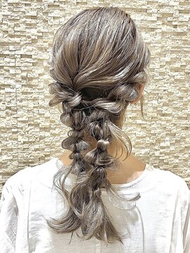 ピークアブー 原宿ハラカド(PEEK-A-BOO) ヘアセット ヘアアレンジ 結婚式お呼ばれヘア 大人ツイン