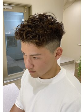 クーナバイトマト 横浜(Cuna by TOMTO) 【RYOSUKE】メンズパーマ_刈り上げスタイル_おしゃれパーマ