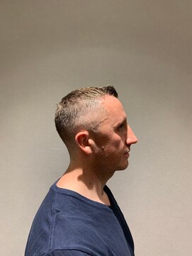 ザマンリバレッジニューヨーク(THE MAN LeverageNewYork) 大人外国人風アップバングベリーショートフェード：尾上　雄輝