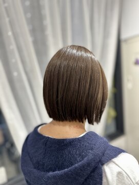 シアート(SHEART) パツッとラインが可愛いミニボブ