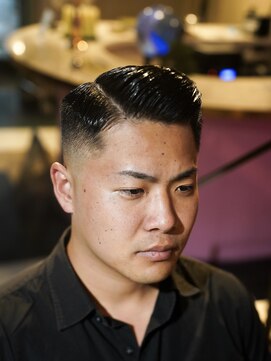 メリケンバーバーショップ コウベ(MERICAN BARBERSHOP KOBE) メンズカットスキンフェードサイドパートバーバースタイル
