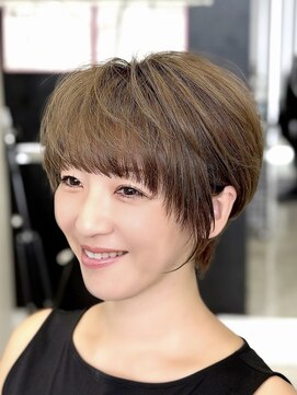 アヴソリューク(Absoluk) 顔周りレイヤー　ミセス丸みショート　前髪あり