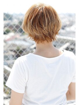 フリッカ(FLYCKA) ◇エッジショート◇外国人風ミルクティーベージュ