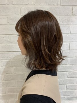 コム(com by neolive) 外ハネ 人気ボブスタイル