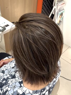 ミングル(MINGLE) 白髪を生かしたデザインハイライト