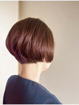 アム(AMU)の写真/あなたに似合うショートヘアをご提案!クセを活かしたカットで、自宅でもサロン帰りのような仕上がりに◇