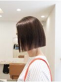 外ハネボブ　くびれボブ　切りっぱなし　小顔　オリーブグレー