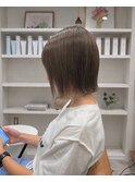 外ハネ切りっぱなしボブ