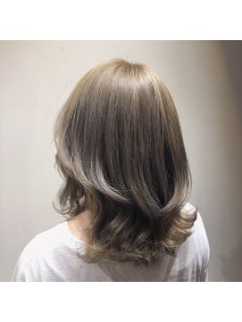 マギーヘア(magiy hair) [meyou]ハニーブロンド レイヤーミディ