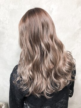 キュー(cue) 【cue】ハイライトで作るミルクティーベージュ