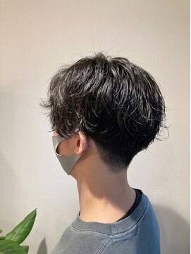 キー(KEY) 前下がりセンターパート