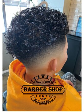 サワーズ(Barber SAWAS) スキンフェード&ハードパーマ