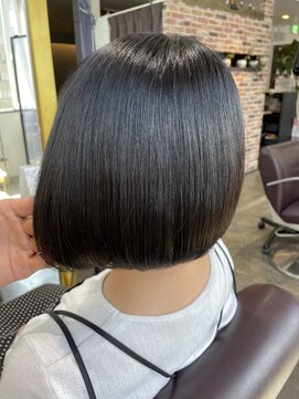 オルト(Ort) 自然にまとまるショートボブ◎ブルーブラック