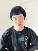 マッシュショート　コンパクトショート　青髪　ルーツカラー