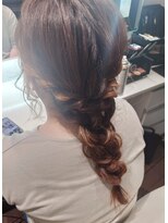 ビスポーク(BESPOKE)&nbsp;お呼ばれアレンジ♪20代30代40代大人可愛いタイト編みおろし