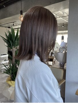 プリュム(Plume.) グレージュ