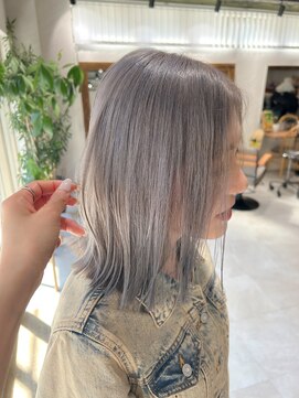 アドア 横浜(ADORE) ホワイトグレー