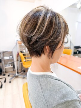 モリオ フロム ロンドン 成増店 【morio成増 セリザワ】くびれショート 白髪ぼかしハイライト