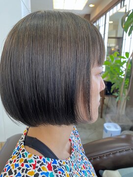 アナログ(ANALOGUE) 【ANALOGUE】グレー×ペールグレージュミニボブ