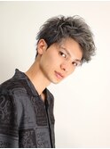 爽やかアップバングショート 万人受けのシルバーカラー
