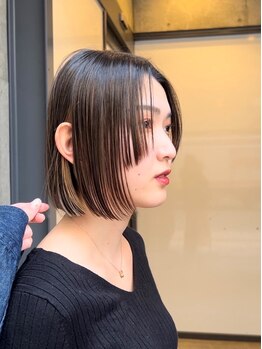 ヘアサロン アウラ(hair salon aura)の写真/女子が絶対はずせないのはやっぱり【小顔】！今っぽカワイイを発信する【aura】はプチプラなのに高技術♪