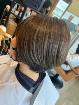 アンバー(amber) 丸みショート