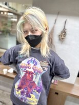 ディア(.eer)&nbsp;前髪デザインカラー×ミディアムウルフ/抜きっぱなしブロンド