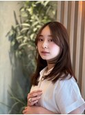 顔周りレイヤー　センターパート　ミディスタイル