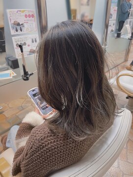 アイズ(I'z) グレージュ