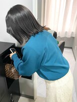 カミエ(kamie)&nbsp;透明感のあるグレージュボブ × 上質な艶感