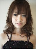 伸ばしかけでもふんわりフェミニンにかわいらしく