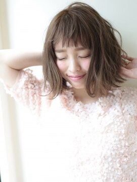 ネオリーブ クーロ(Neolive curro) 【夏大人気】透明感たっぷりのアッシュベージュ♪