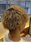 ハイトーン×ツイストスパイラルパーマスタイル