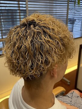 スカイビューレックス 赤坂店 ハイトーン×ツイストスパイラルパーマスタイル