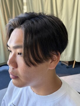 バーバーコモンズ(BARBER COMMONS) 前下がりセンターパート