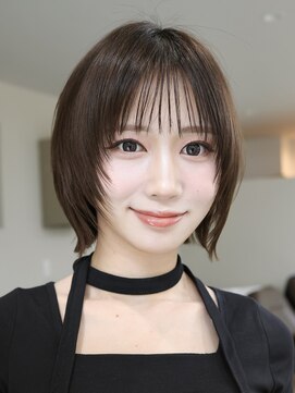 オーラ オモテサンドウ(Aura omotesando) 顔まわりレイヤーのハッシュボブ