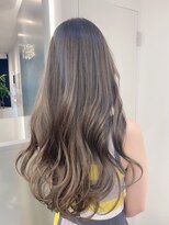 ジーナ 福岡天神(Zina)&nbsp;ペールカラーハイライトホワイトアッシュひし形シルエット