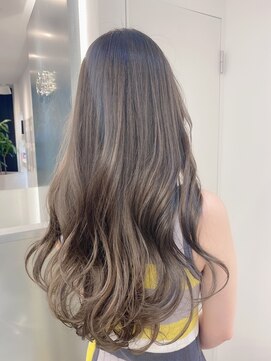 ジーナ 福岡天神(Zina) ペールカラーハイライトホワイトアッシュひし形シルエット