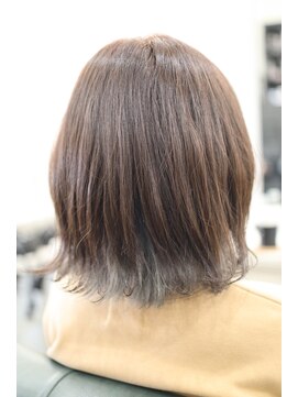 エマ(Emma) 可愛い外ハネインナーアッシュ