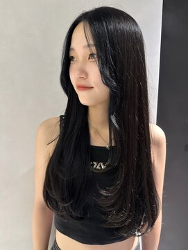 リアン バイ キートス(Lien by kiitos) フェイスレイヤー/レイヤーカット/艶カラー/ブルーブラック