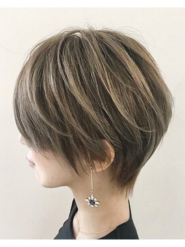 アイズ(I's) ダブルカラー×ミルクティーベージュ×コンパクトショート