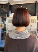 首元スッキリ 内巻きボブ と レッドブラウン Mplus 鈴木