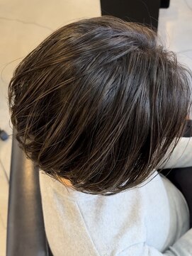 リム(Rim) 白髪ぼかしハイライト×ボブ