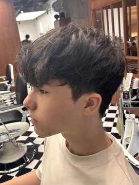 フランクス バーバー ウエストトウキョウ 吉祥寺店(FRANK’S BARBER WEST TOKYO) スパイキーショートブルーブラックフェザーパーマサーフカールY