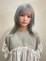 サクラ オモテサンドウ(SAKURA)&nbsp;ハッシュカット/ハイトーンホワイトブルーシルバー/ブリーチ