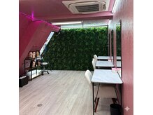 Root by Relation【ルートバイリレーション】の雰囲気(三ノ宮駅から徒歩3分にあるルートはポップな店内、丁寧な施術♪)