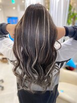 シェルティ フィエル(Shelltie Fiel)&nbsp;外国人風ロングヘアーハイライト☆★☆