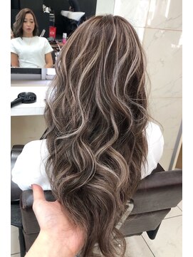 リア 大阪梅田(Ria) ～ハイライトカラー～【Ria 大阪 梅田】