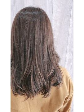 テテ(tete) セミロングゆる巻きヌーディーベージュ外国人風カラー