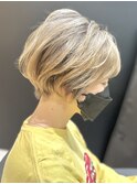 くせ毛ショート×ハイトーンカラー×デザインカラー